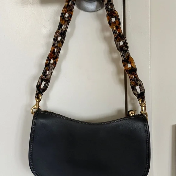 COACH Swinger Bag in Black - Picture 4 of 8